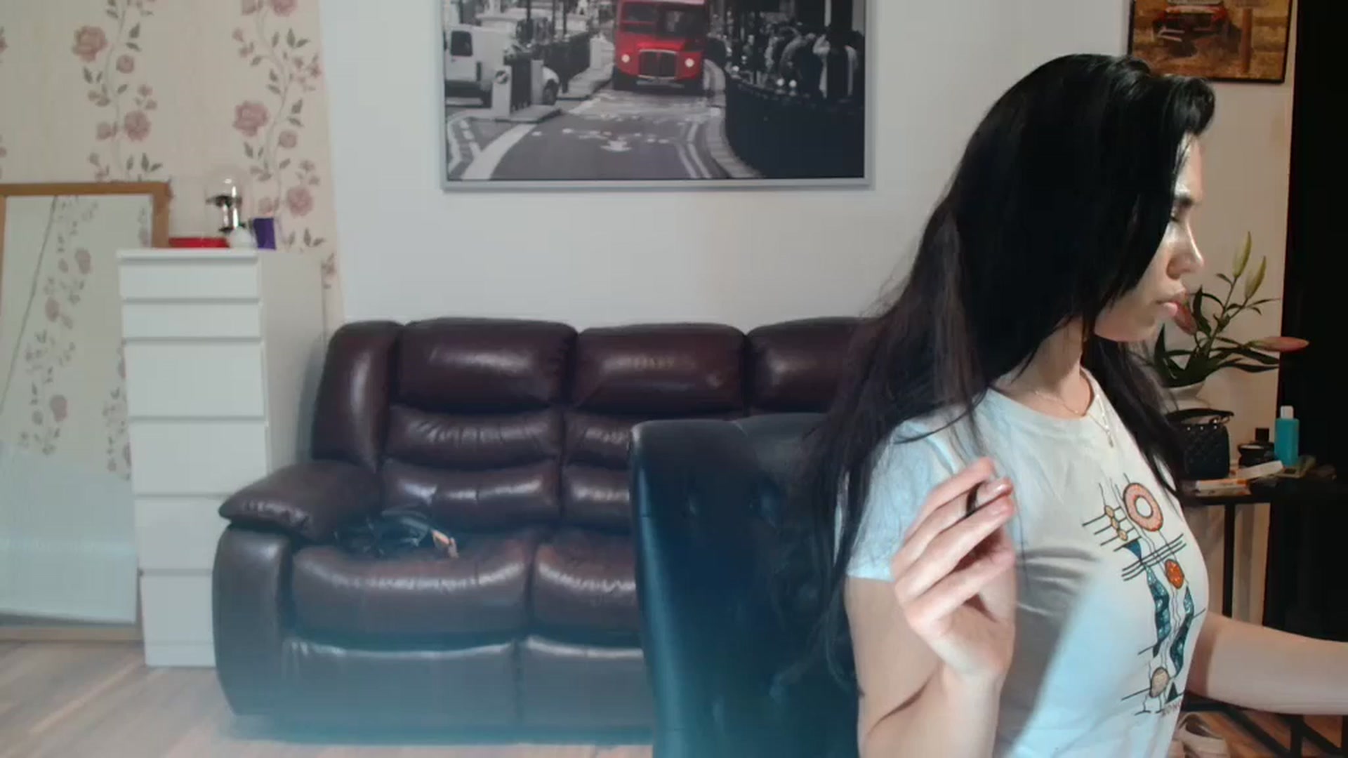 Gallery image thumbnail from AlexisLuvv's myfreecams stream on, 04/20/2025, 19:22 image 1 of 20