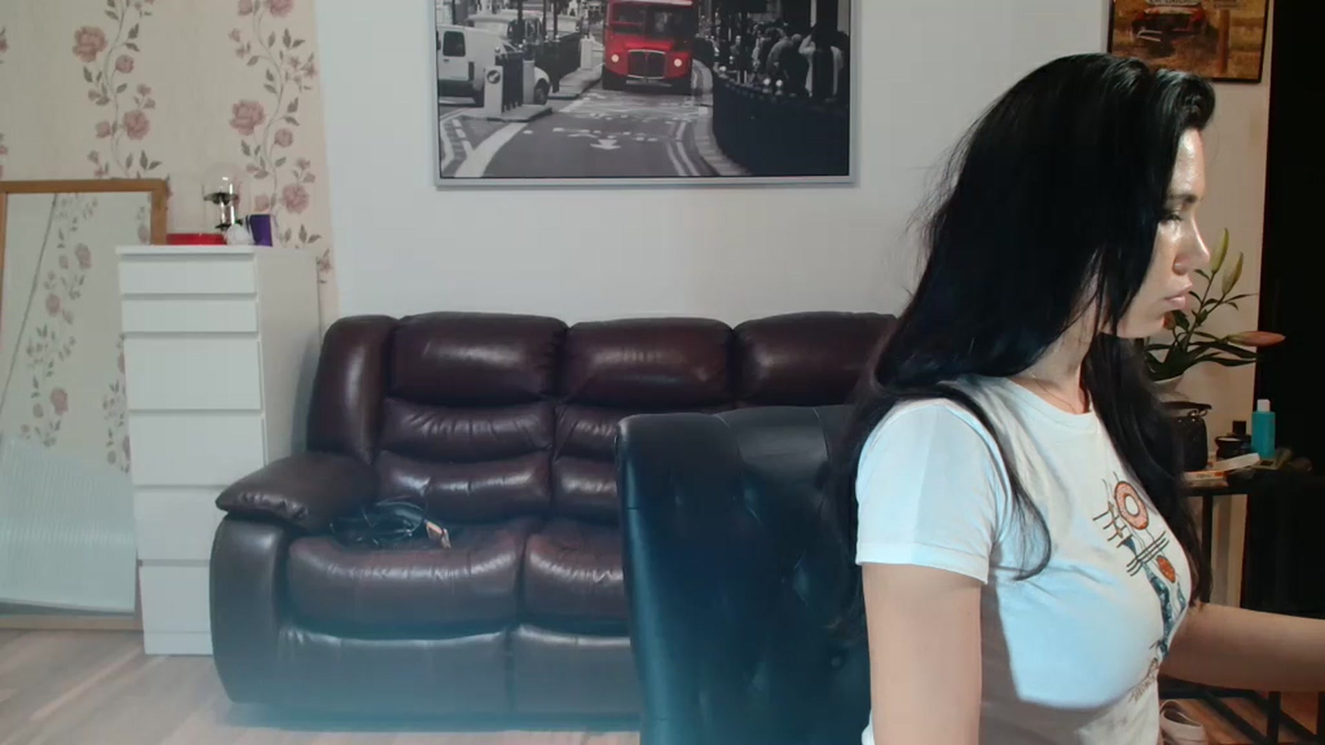 Gallery image thumbnail from AlexisLuvv's myfreecams stream on, 04/20/2025, 19:22 image 13 of 20