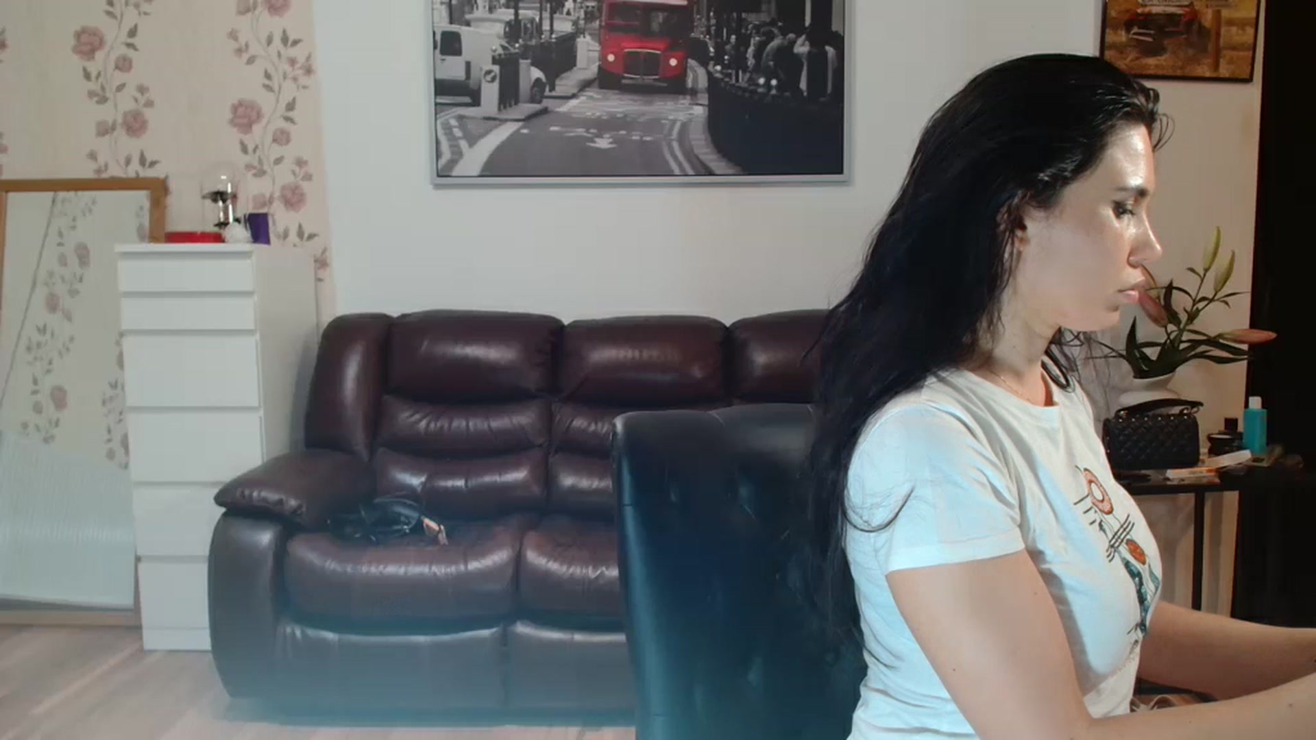 Gallery image thumbnail from AlexisLuvv's myfreecams stream on, 04/20/2025, 19:22 image 20 of 20
