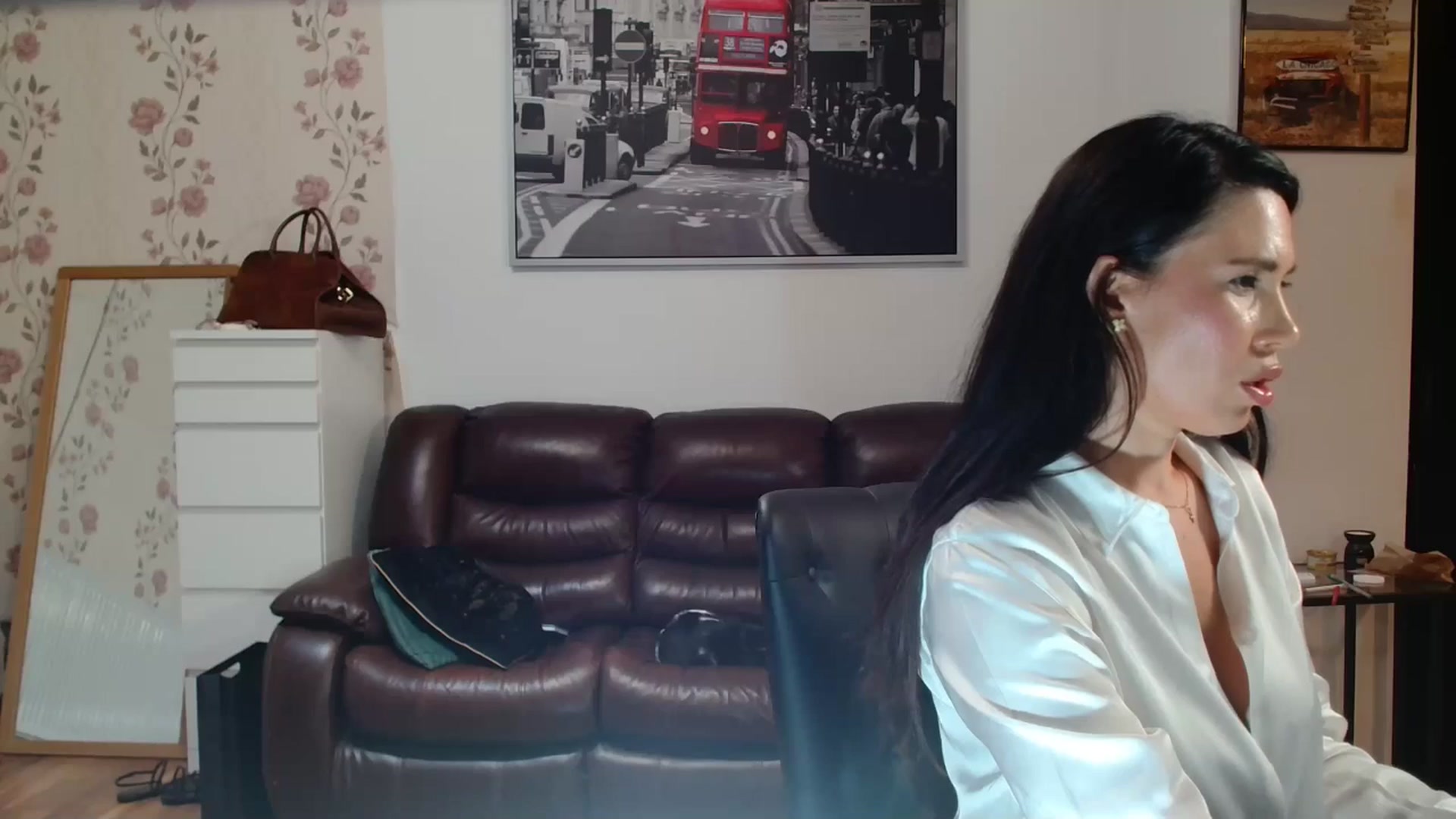 Gallery image thumbnail from AlexisLuvv's myfreecams stream on, 08/30/2025, 19:38 image 16 of 20