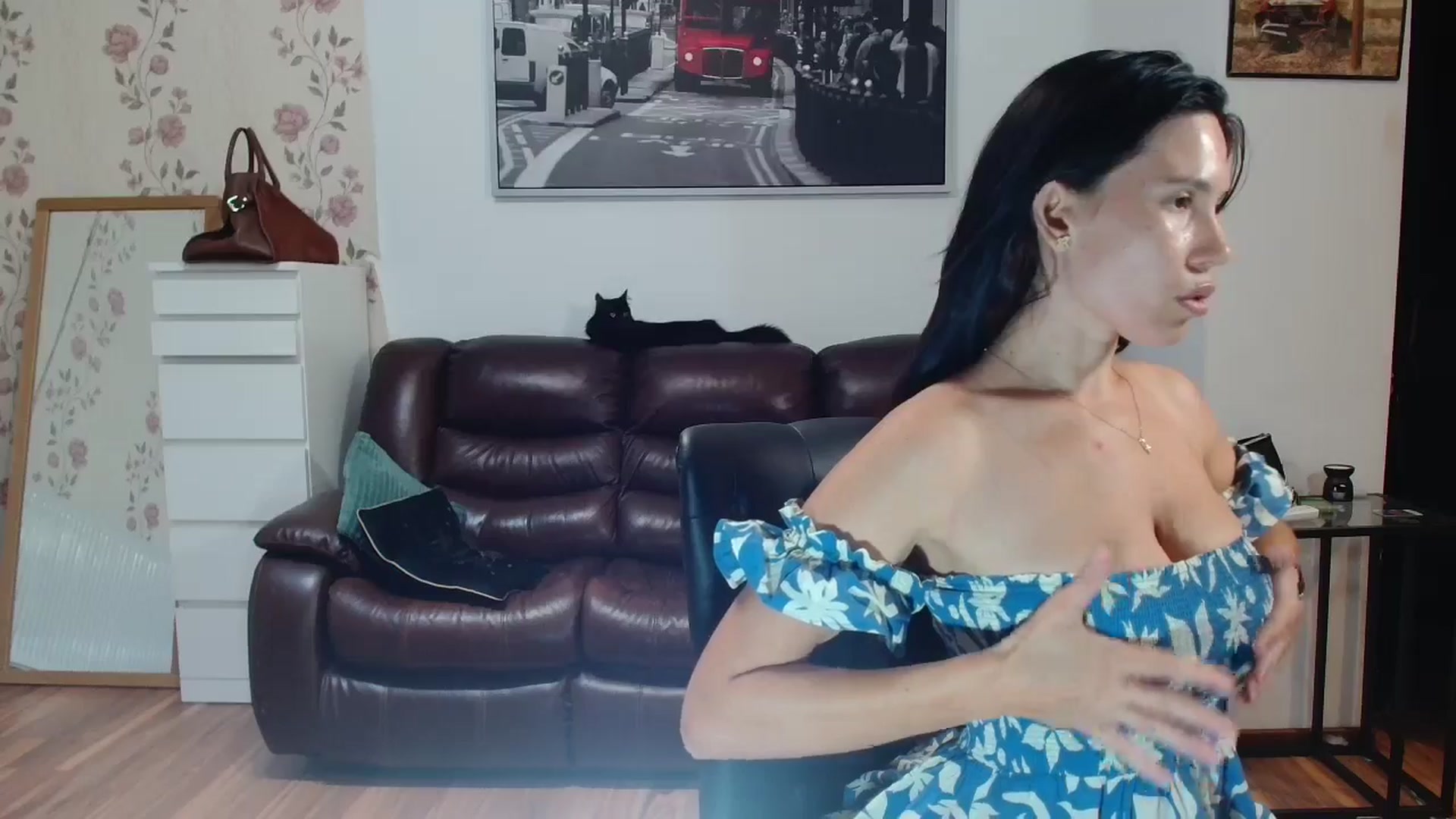 Gallery image thumbnail from AlexisLuvv's myfreecams stream on, 09/03/2025, 18:42 image 4 of 20