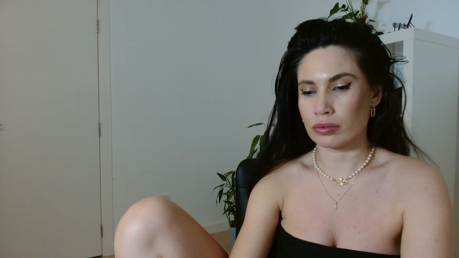 Gallery image thumbnail from AlexisLuvv's myfreecams stream on, 12/21/2025, 19:26 image 12 of 20