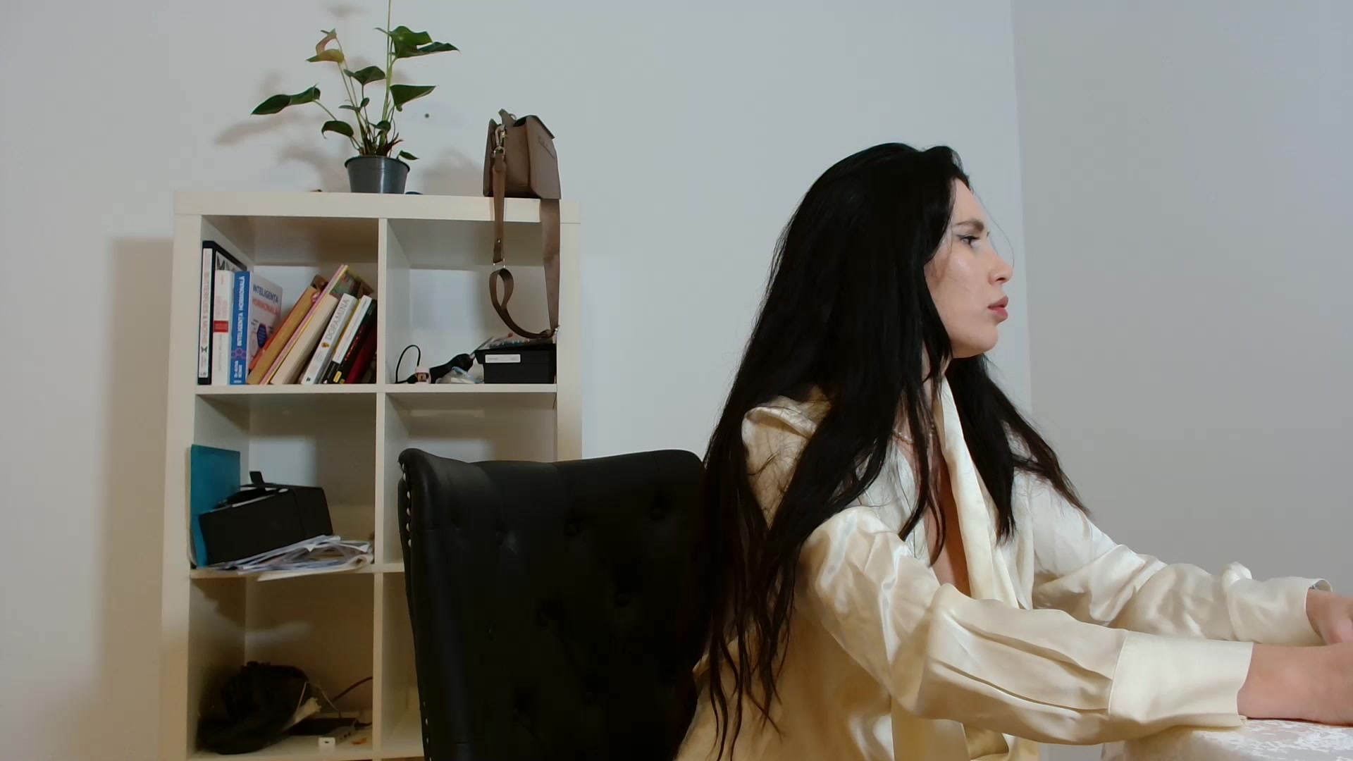 Gallery image thumbnail from AlexisLuvv's myfreecams stream on, 12/28/2025, 18:17 image 8 of 20