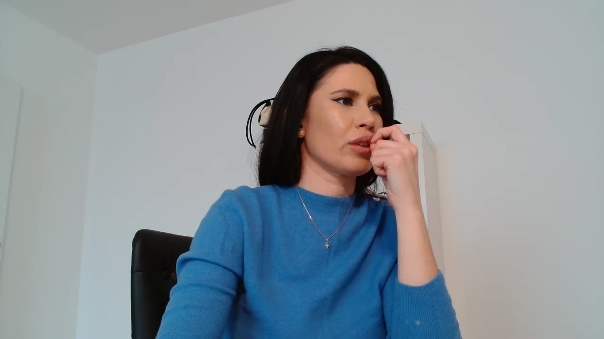 Gallery image thumbnail from AlexisLuvv's myfreecams stream on, 03/25/2026, 12:20 image 13 of 20