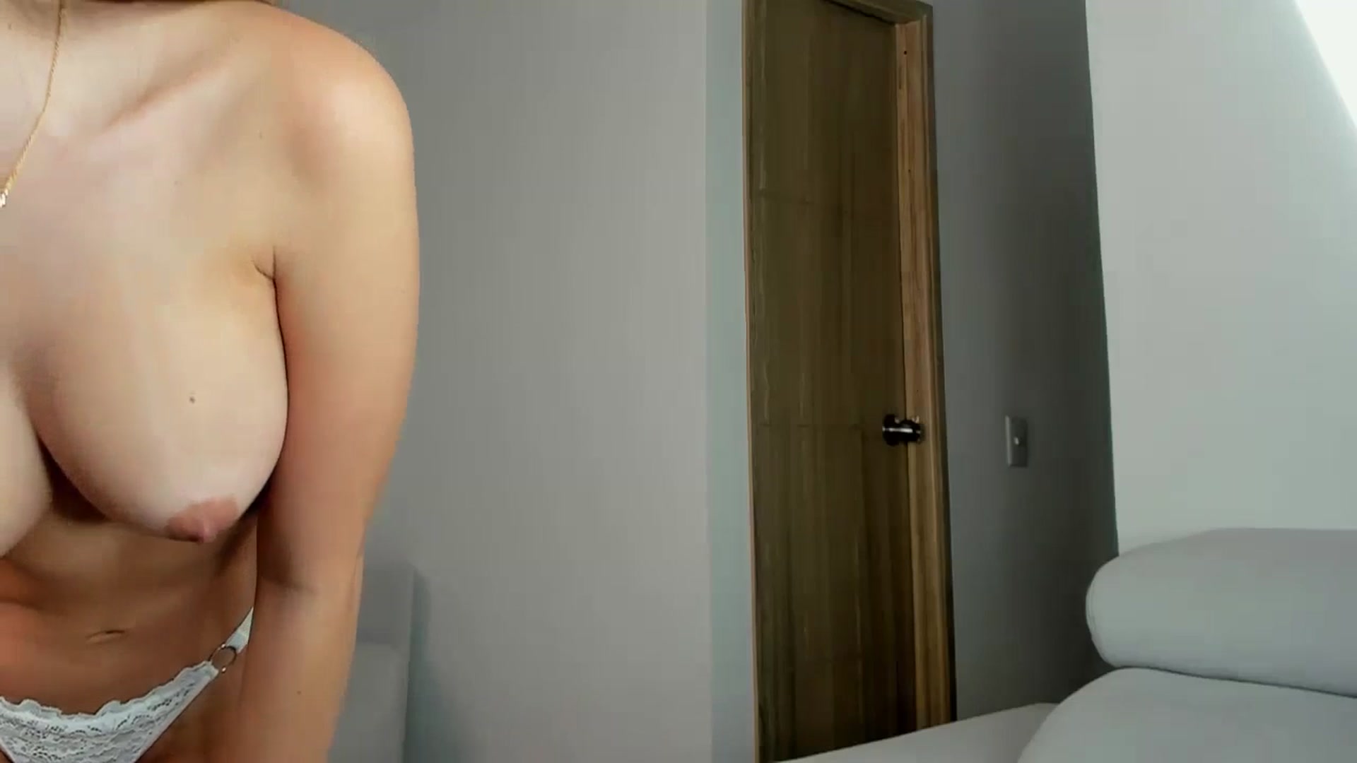 Gallery image thumbnail from AlexisMFC's myfreecams stream on, 02/01/2024, 21:00 image 6 of 20