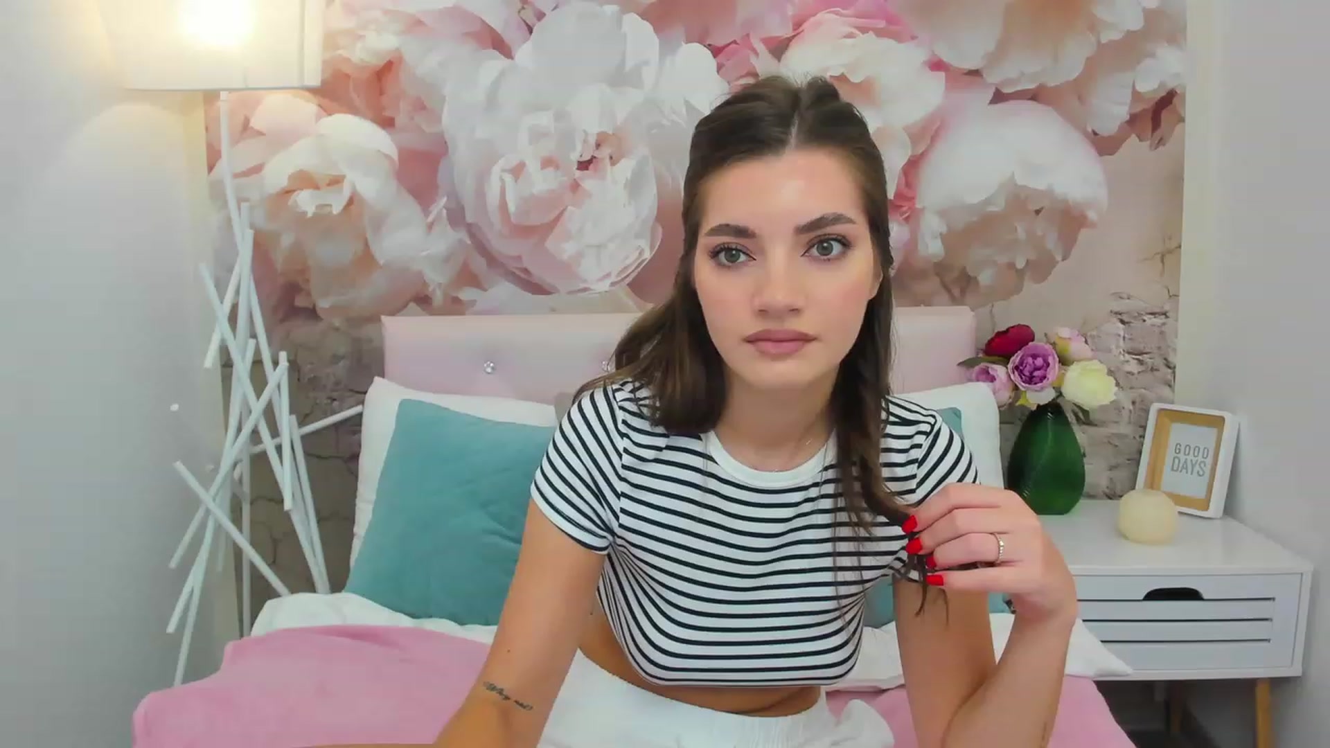 Gallery image thumbnail from AlexisOcean's myfreecams stream on, 08/22/2023, 06:47 image 17 of 20