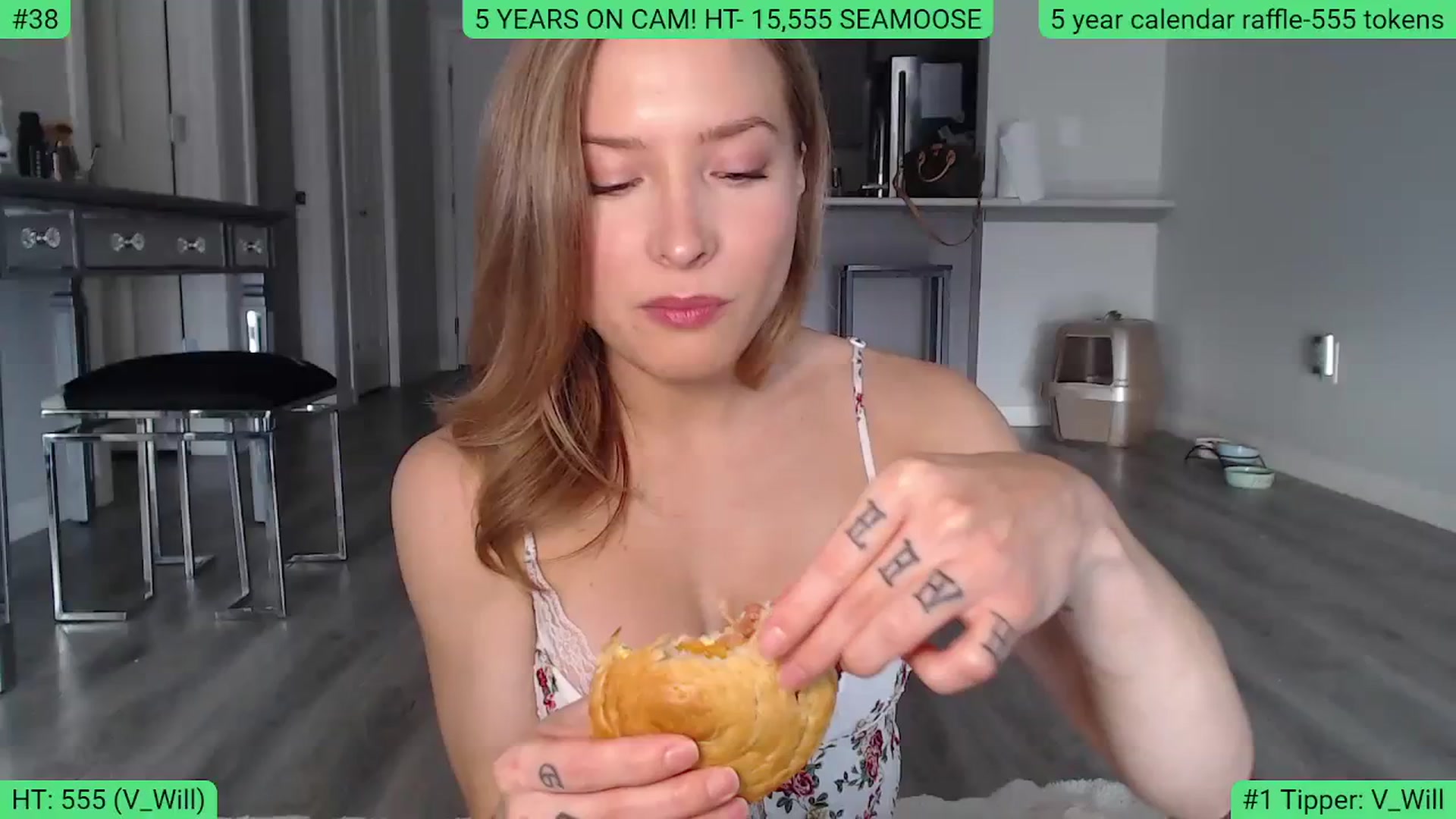 Gallery image thumbnail from AlexisW5years's myfreecams stream on, 11/19/2023, 20:06 image 5 of 20