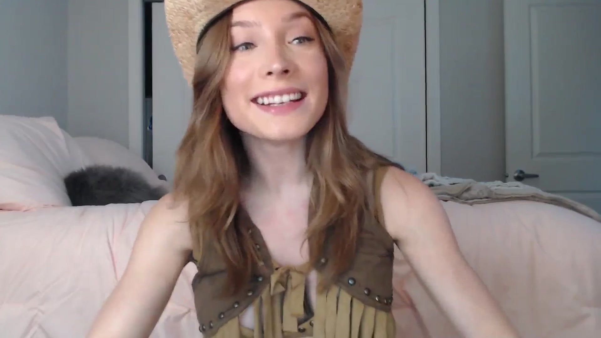 Gallery image thumbnail from AlexisWildest's myfreecams stream on, 08/22/2024, 24:27 image 17 of 20