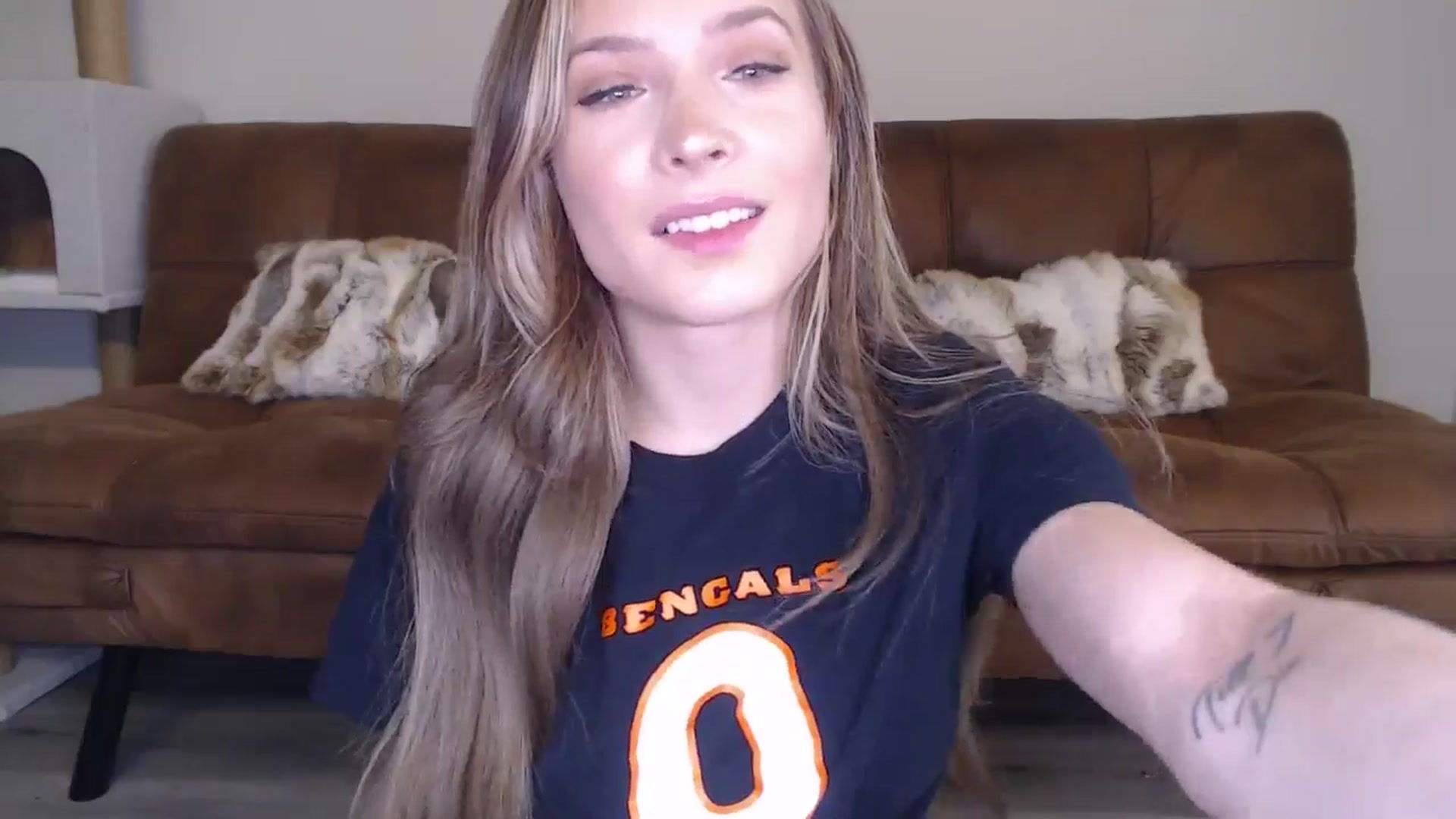 Gallery image thumbnail from AlexisWildest's myfreecams stream on, 09/24/2024, 24:04 image 14 of 20