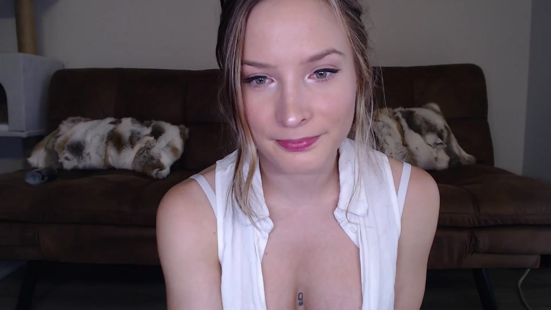 Gallery image thumbnail from AlexisWildest's myfreecams stream on, 10/02/2024, 23:04 image 17 of 20
