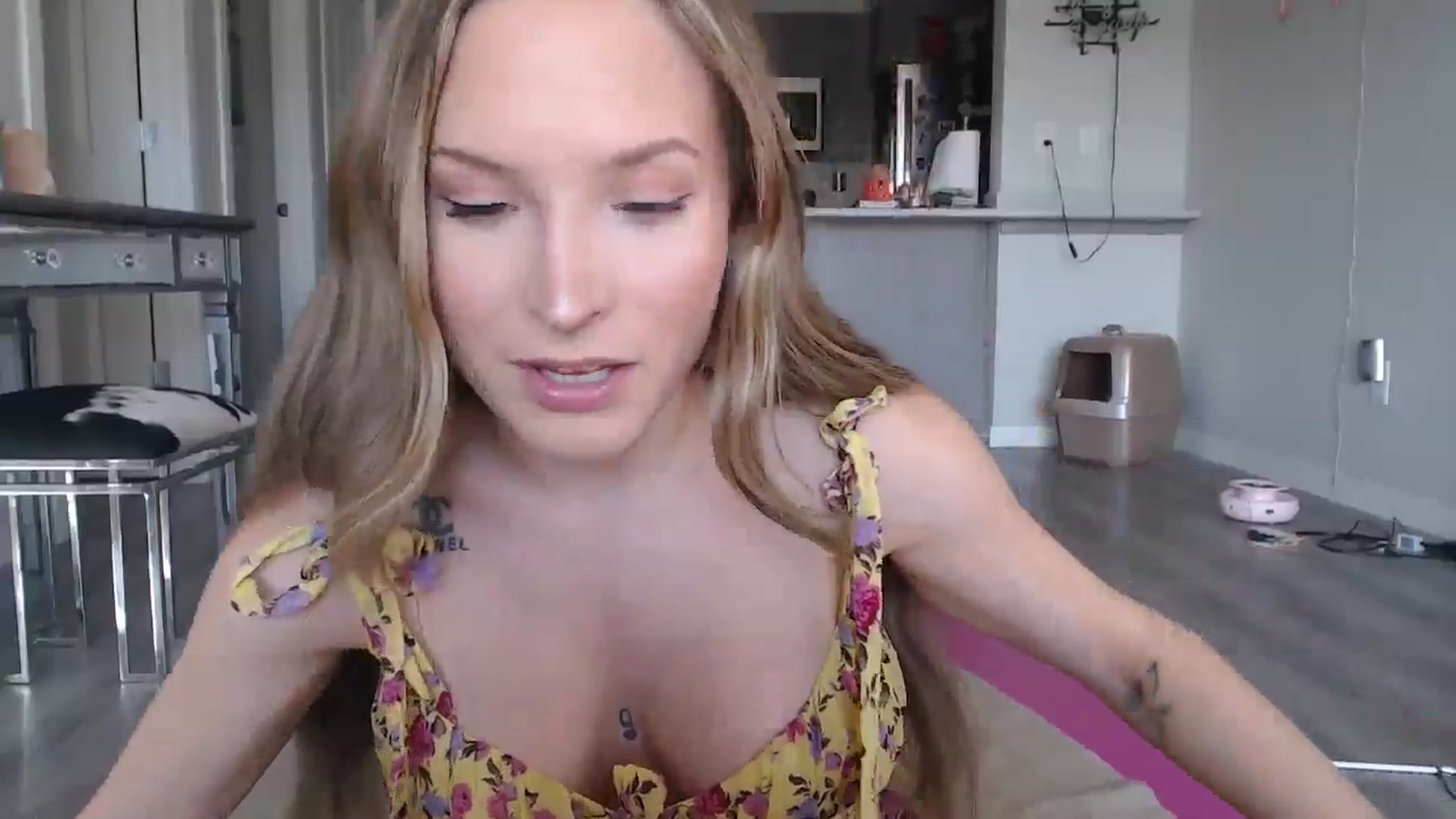 Gallery image thumbnail from AlexisWildest's myfreecams stream on, 10/09/2024, 23:03 image 4 of 20