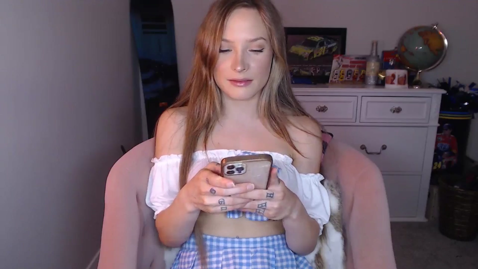 Gallery image thumbnail from AlexisWildest's myfreecams stream on, 10/16/2024, 20:22 image 14 of 20