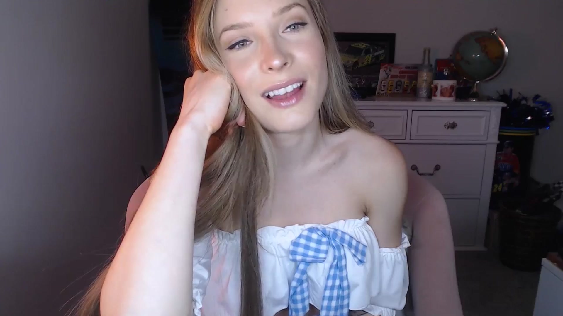Gallery image thumbnail from AlexisWildest's myfreecams stream on, 10/16/2024, 21:00 image 13 of 20