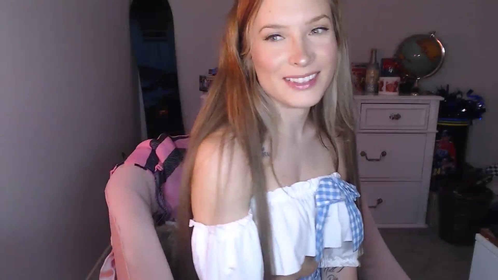 Gallery image thumbnail from AlexisWildest's myfreecams stream on, 10/16/2024, 21:00 image 11 of 20