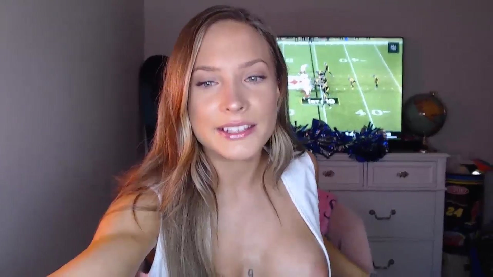 Gallery image thumbnail from AlexisWildest's myfreecams stream on, 10/29/2024, 03:37 image 8 of 20