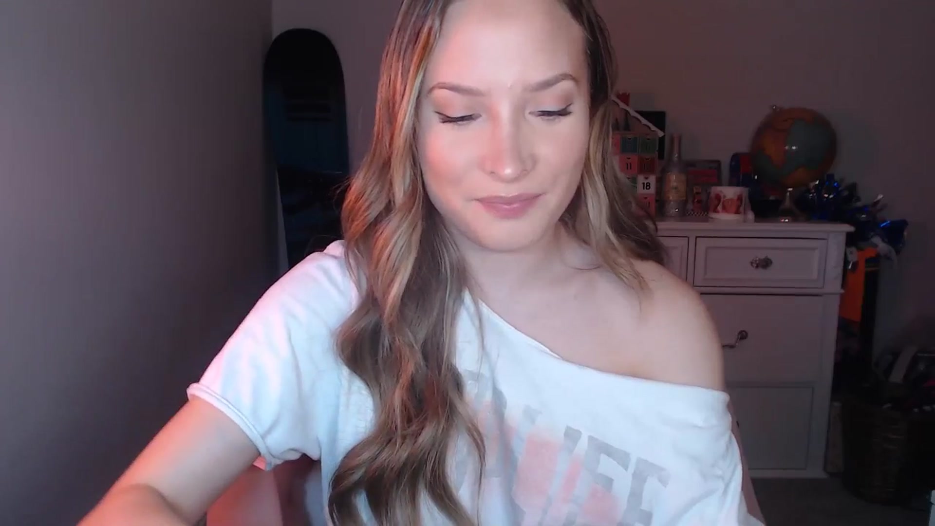 Gallery image thumbnail from AlexisWildest's myfreecams stream on, 12/04/2024, 24:02 image 11 of 20