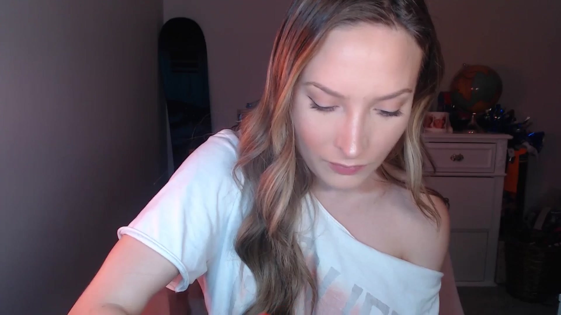Gallery image thumbnail from AlexisWildest's myfreecams stream on, 12/04/2024, 24:02 image 8 of 20