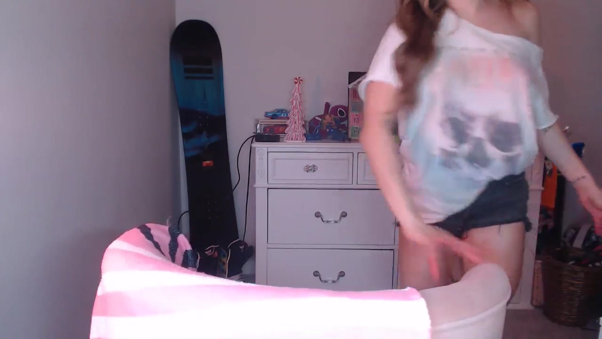 Gallery image thumbnail from AlexisWildest's myfreecams stream on, 12/04/2024, 24:02 image 6 of 20