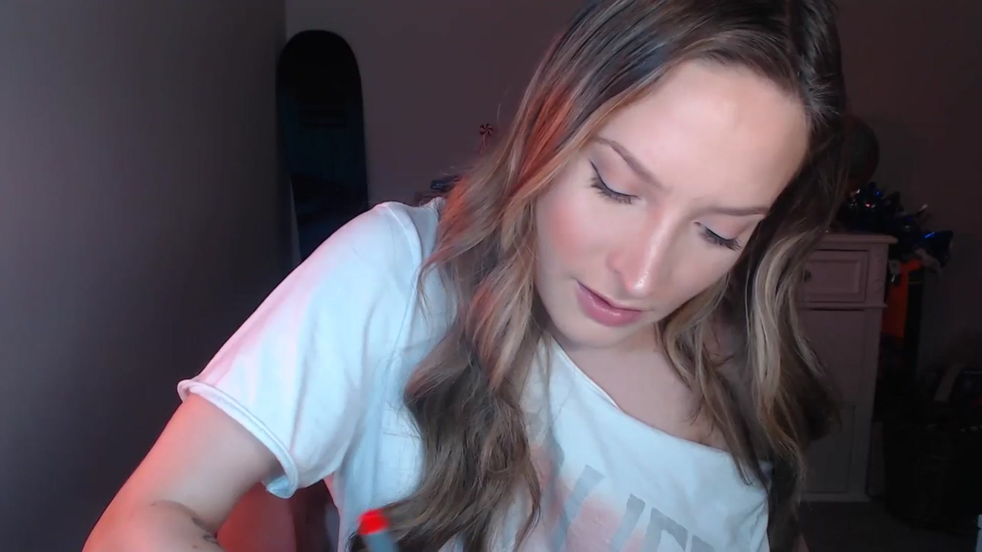 Gallery image thumbnail from AlexisWildest's myfreecams stream on, 12/04/2024, 24:02 image 10 of 20