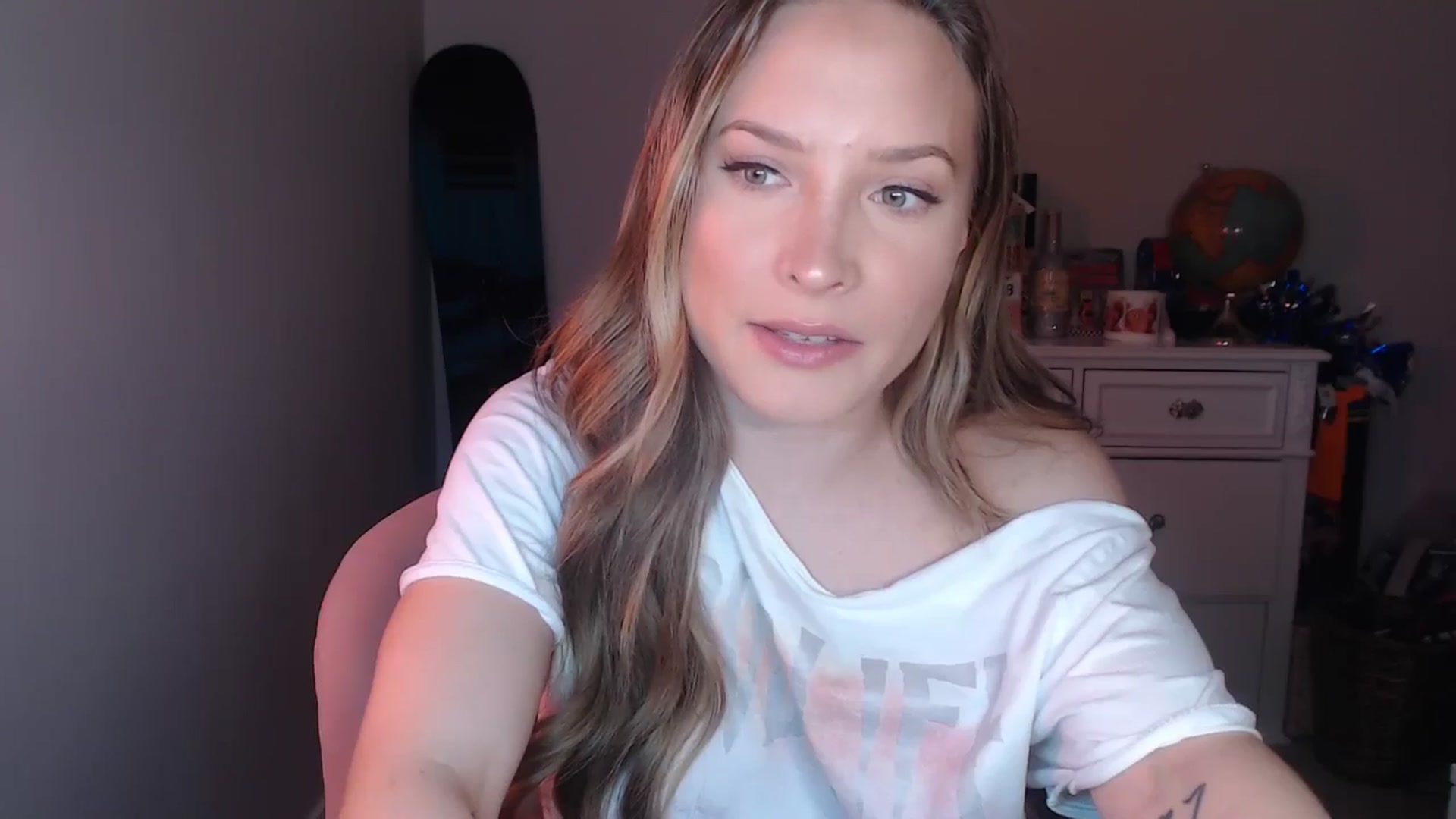 Gallery image thumbnail from AlexisWildest's myfreecams stream on, 12/04/2024, 24:02 image 14 of 20