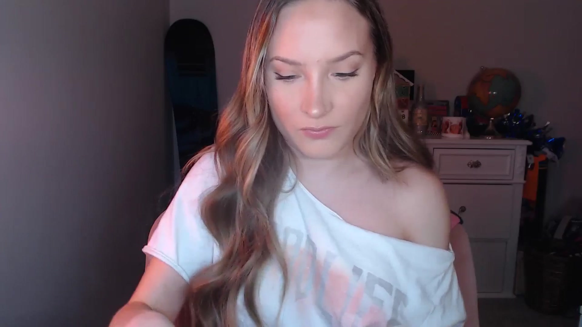 Gallery image thumbnail from AlexisWildest's myfreecams stream on, 12/04/2024, 24:02 image 5 of 20