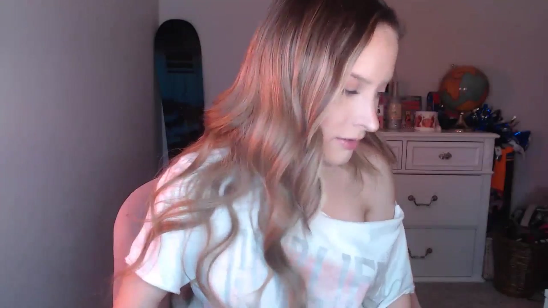 Gallery image thumbnail from AlexisWildest's myfreecams stream on, 12/04/2024, 24:02 image 2 of 20
