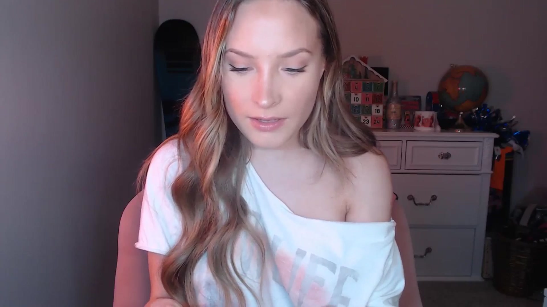 Gallery image thumbnail from AlexisWildest's myfreecams stream on, 12/04/2024, 24:02 image 3 of 20