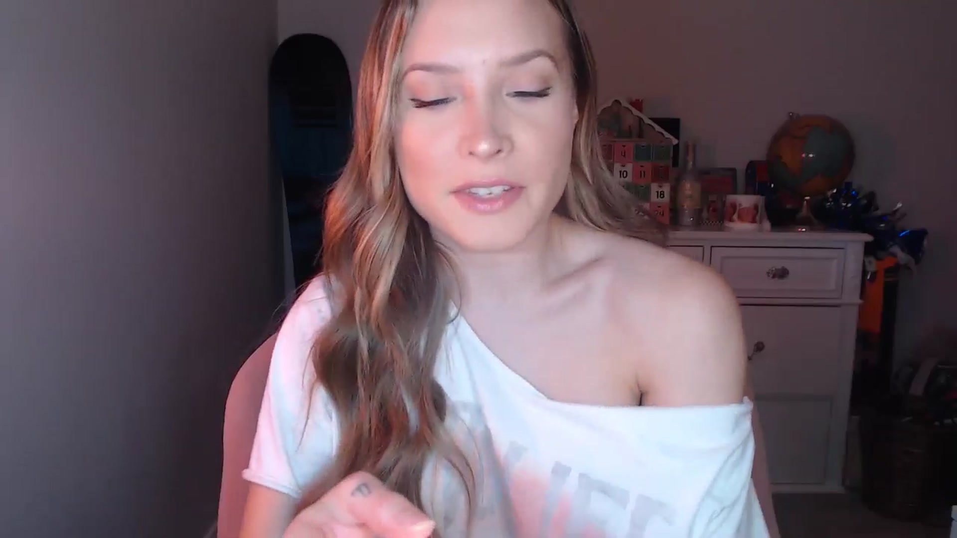 Gallery image thumbnail from AlexisWildest's myfreecams stream on, 12/04/2024, 24:02 image 4 of 20