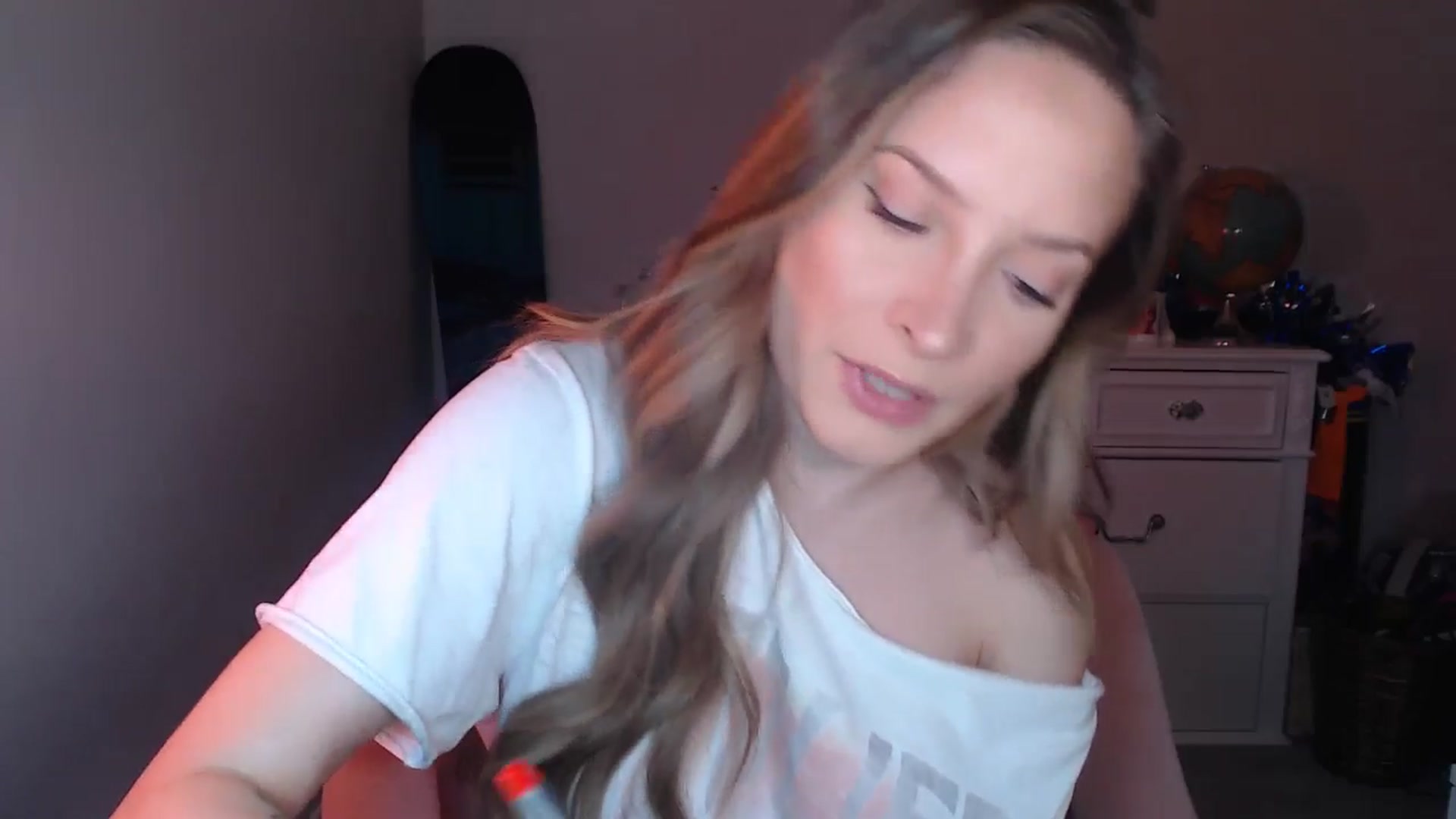 Gallery image thumbnail from AlexisWildest's myfreecams stream on, 12/04/2024, 24:02 image 12 of 20
