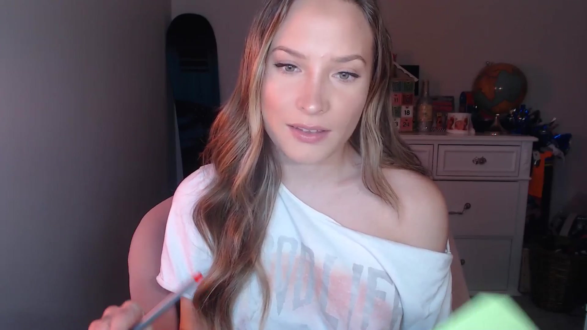 Gallery image thumbnail from AlexisWildest's myfreecams stream on, 12/04/2024, 24:02 image 17 of 20