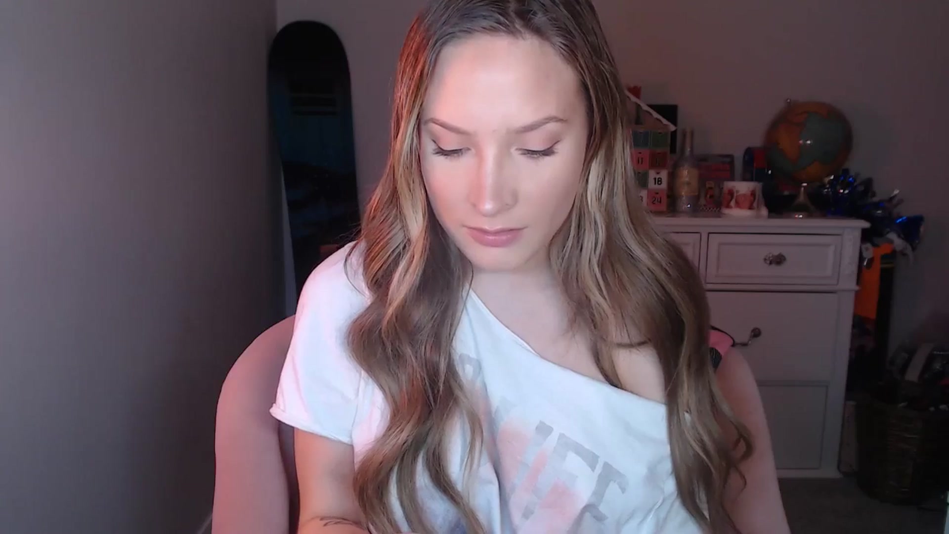 Gallery image thumbnail from AlexisWildest's myfreecams stream on, 12/04/2024, 24:02 image 16 of 20