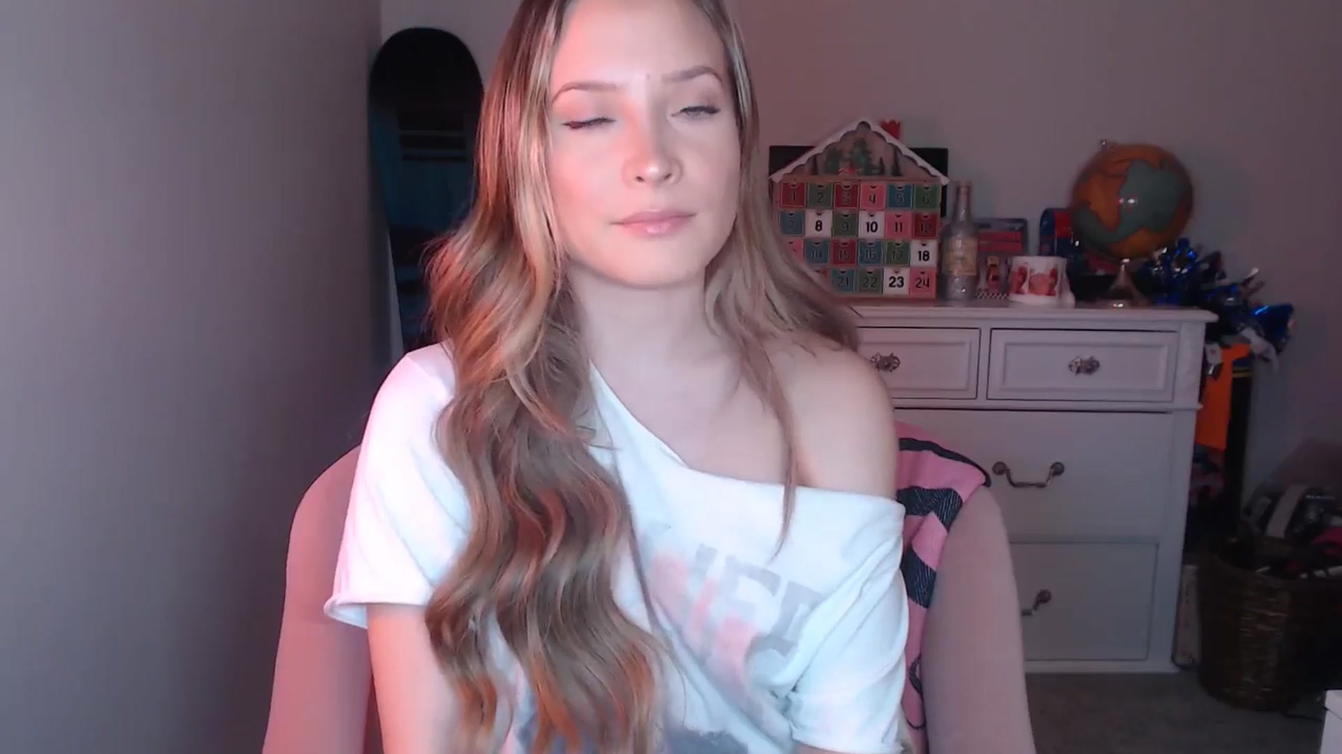 Gallery image thumbnail from AlexisWildest's myfreecams stream on, 12/04/2024, 24:20 image 8 of 20