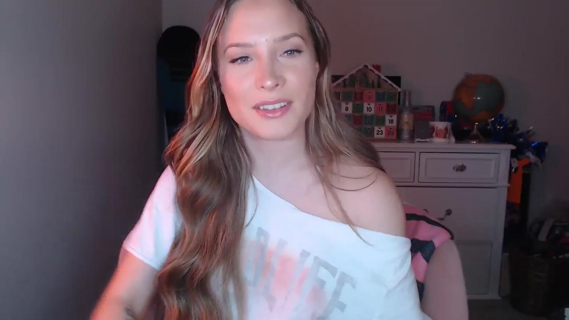 Gallery image thumbnail from AlexisWildest's myfreecams stream on, 12/04/2024, 24:20 image 17 of 20