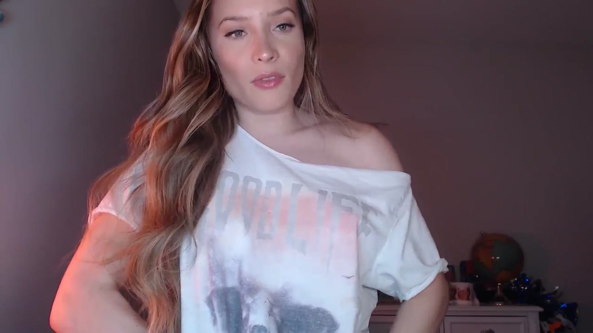 Gallery image thumbnail from AlexisWildest's myfreecams stream on, 12/04/2024, 24:20 image 14 of 20