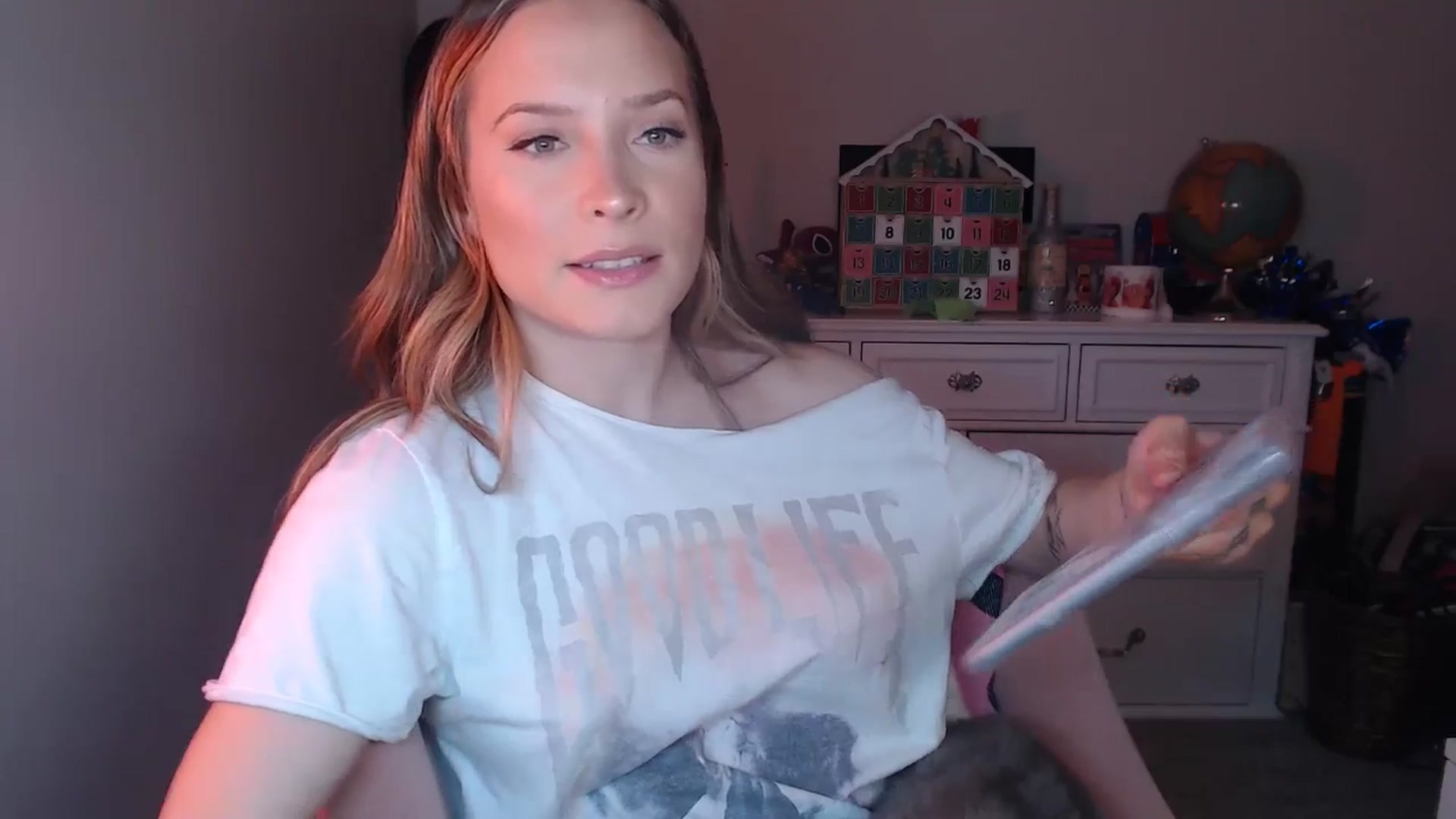 Gallery image thumbnail from AlexisWildest's myfreecams stream on, 12/04/2024, 24:20 image 2 of 20