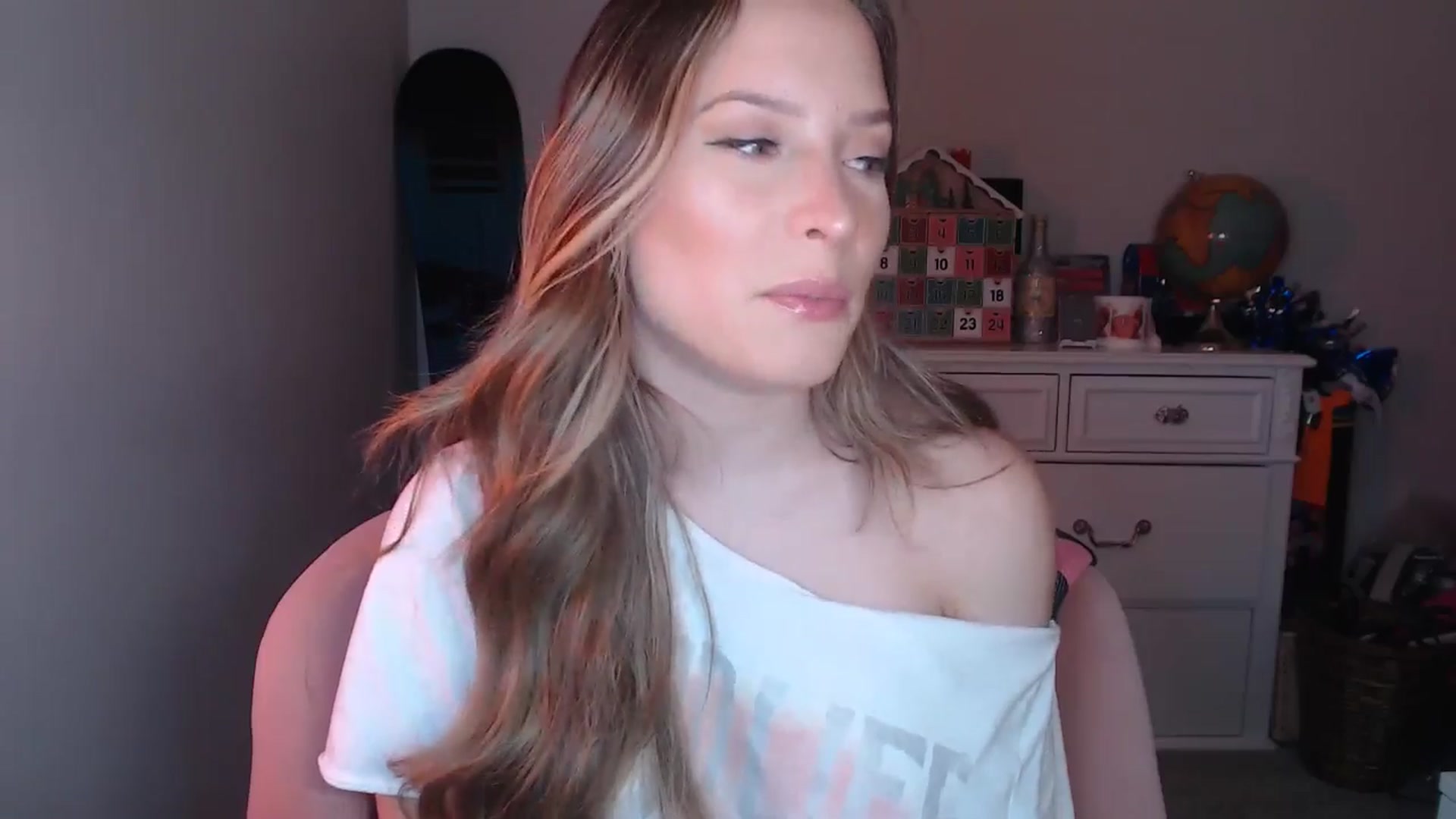 Gallery image thumbnail from AlexisWildest's myfreecams stream on, 12/04/2024, 24:20 image 19 of 20