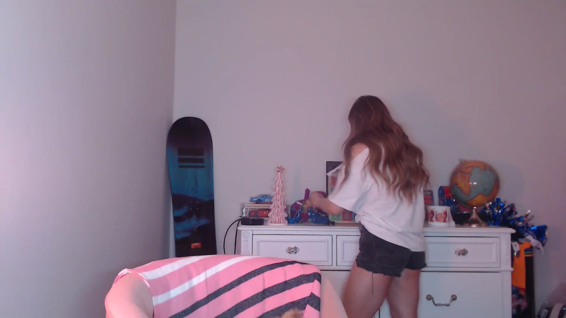 Gallery image thumbnail from AlexisWildest's myfreecams stream on, 12/04/2024, 24:20 image 6 of 20