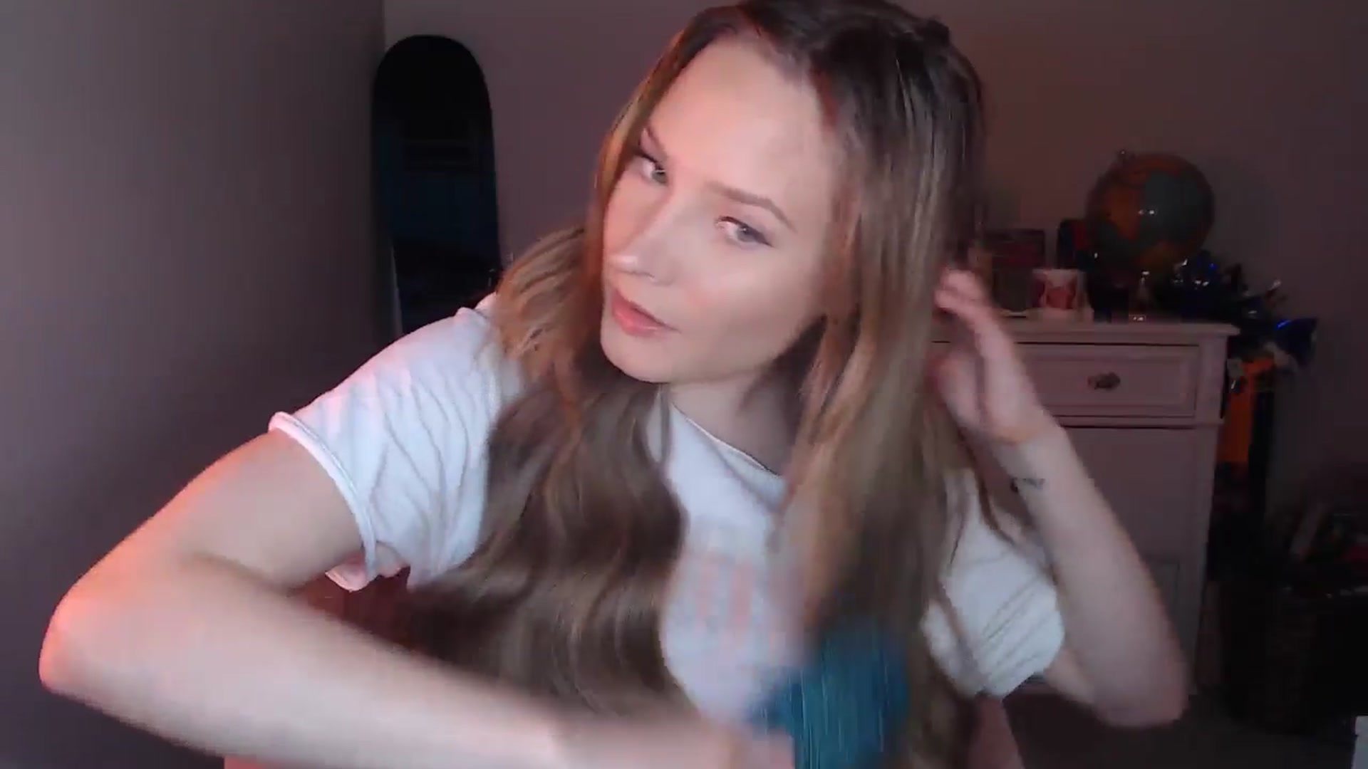 Gallery image thumbnail from AlexisWildest's myfreecams stream on, 12/04/2024, 24:20 image 11 of 20