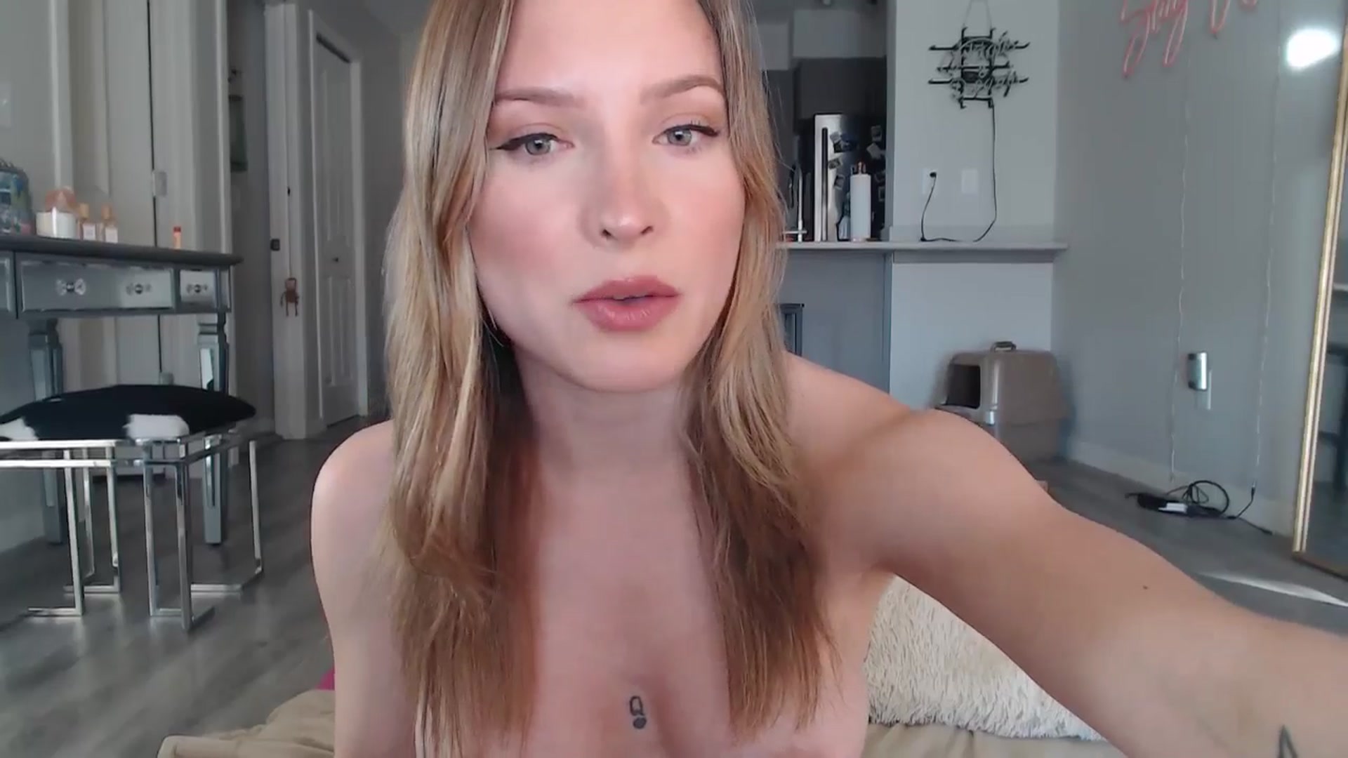 Gallery image thumbnail from AlexisWildest's myfreecams stream on, 12/28/2024, 23:07 image 12 of 20