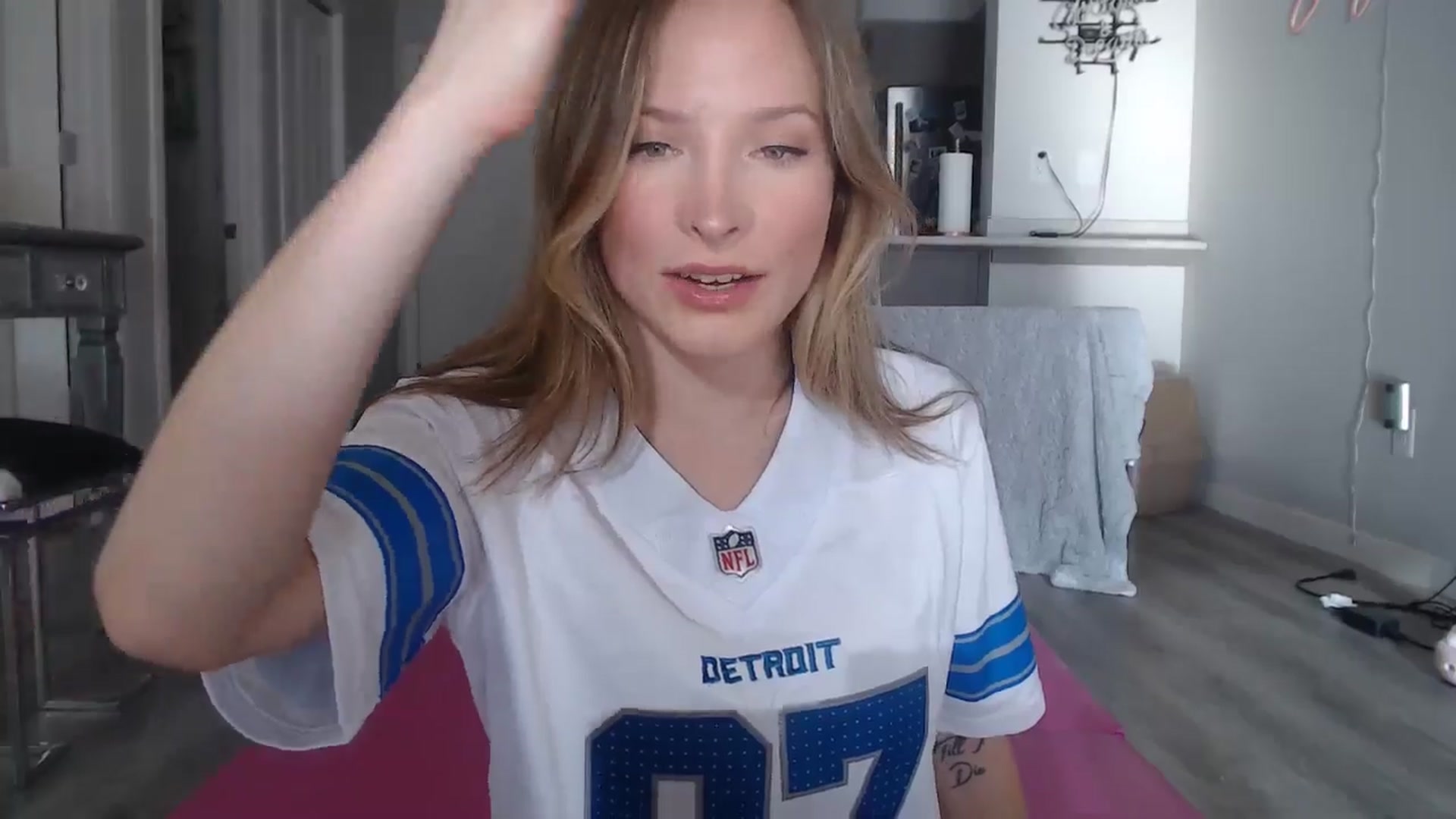 Gallery image thumbnail from AlexisWildest's myfreecams stream on, 01/18/2025, 20:19 image 16 of 20