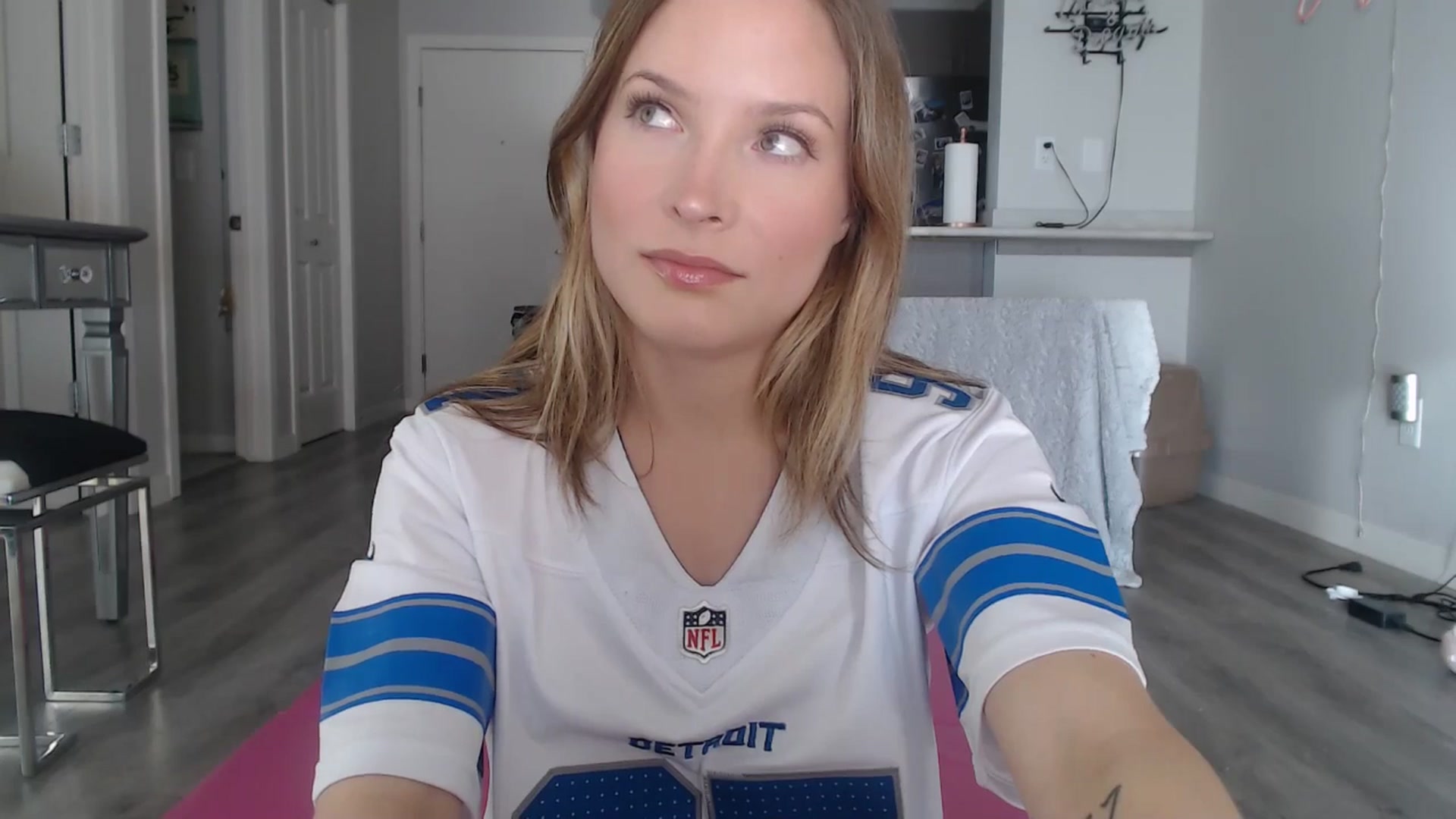 Gallery image thumbnail from AlexisWildest's myfreecams stream on, 01/18/2025, 21:20 image 15 of 20