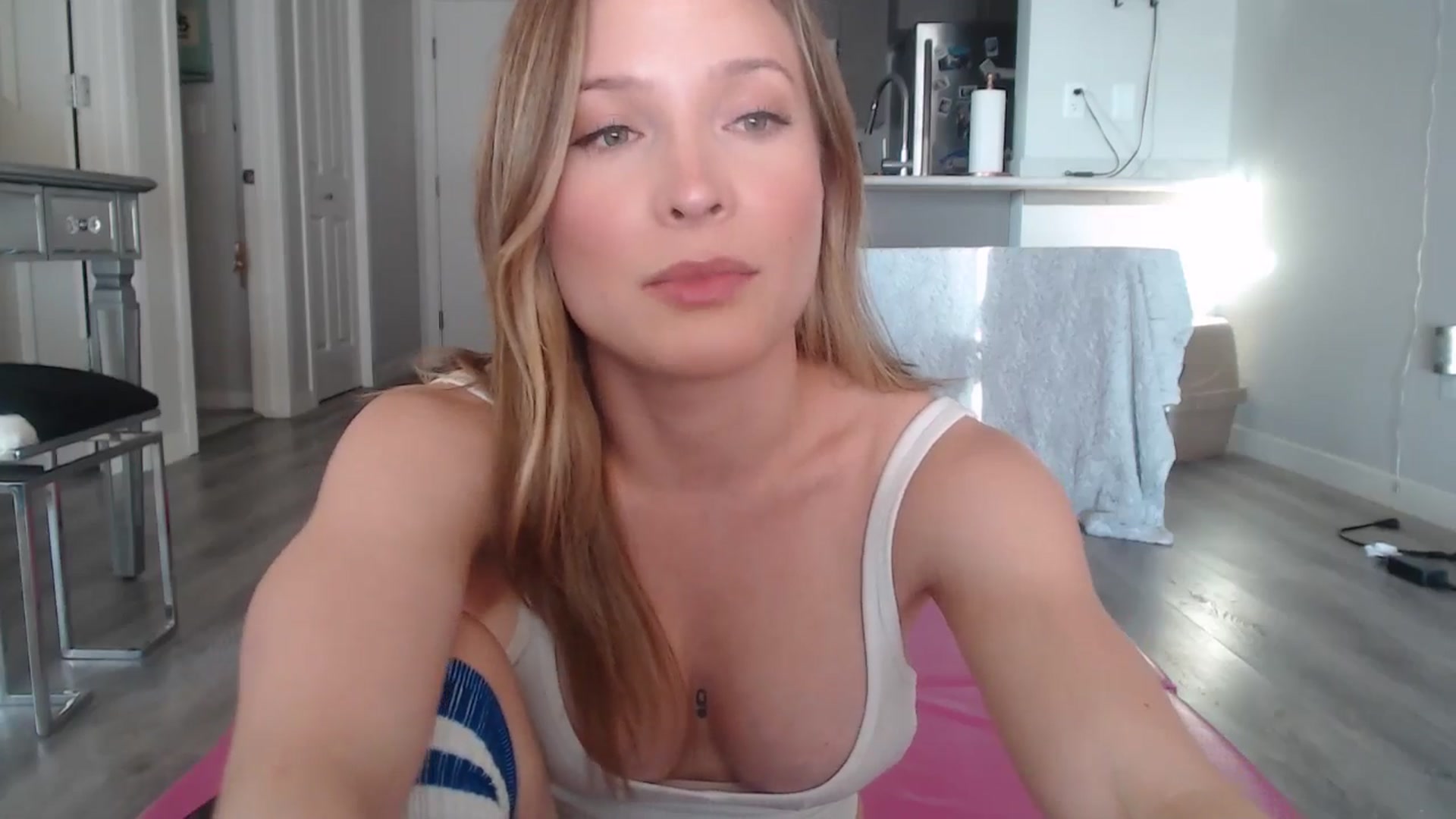 Gallery image thumbnail from AlexisWildest's myfreecams stream on, 01/18/2025, 23:35 image 10 of 20