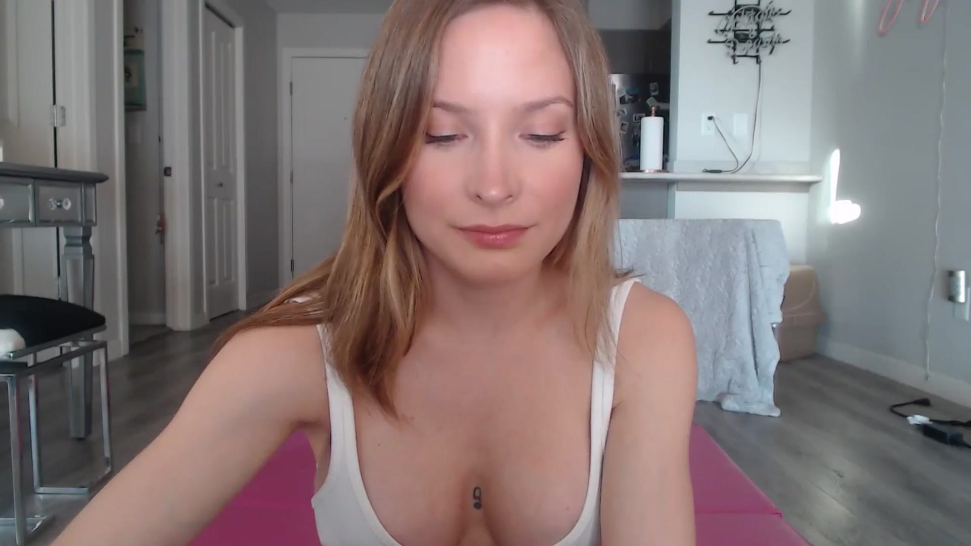 Gallery image thumbnail from AlexisWildest's myfreecams stream on, 01/18/2025, 23:35 image 11 of 20