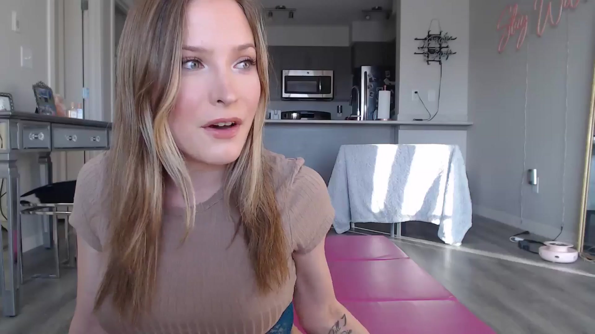 Gallery image thumbnail from AlexisWildest's myfreecams stream on, 01/21/2025, 24:05 image 4 of 20