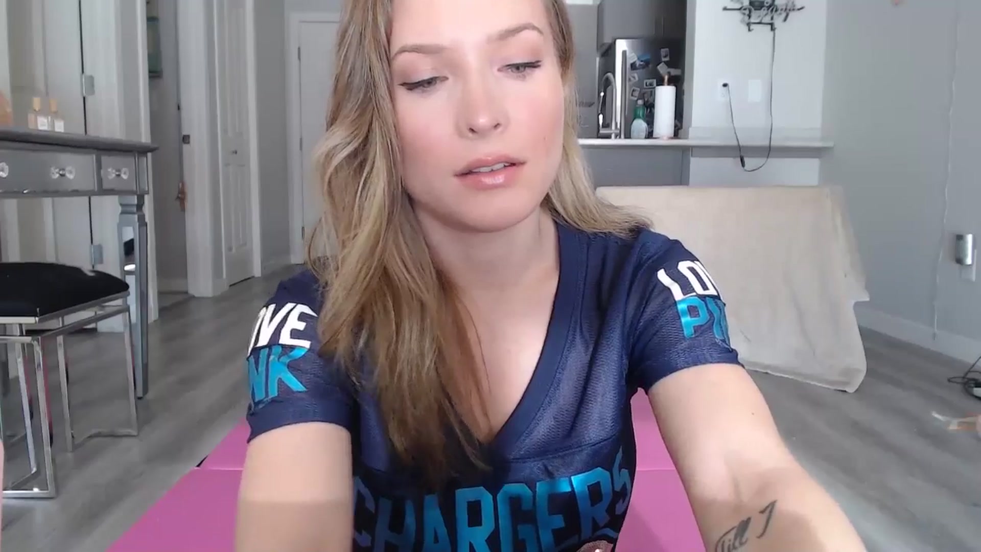 Gallery image thumbnail from AlexisWildest's myfreecams stream on, 01/26/2025, 19:34 image 3 of 20