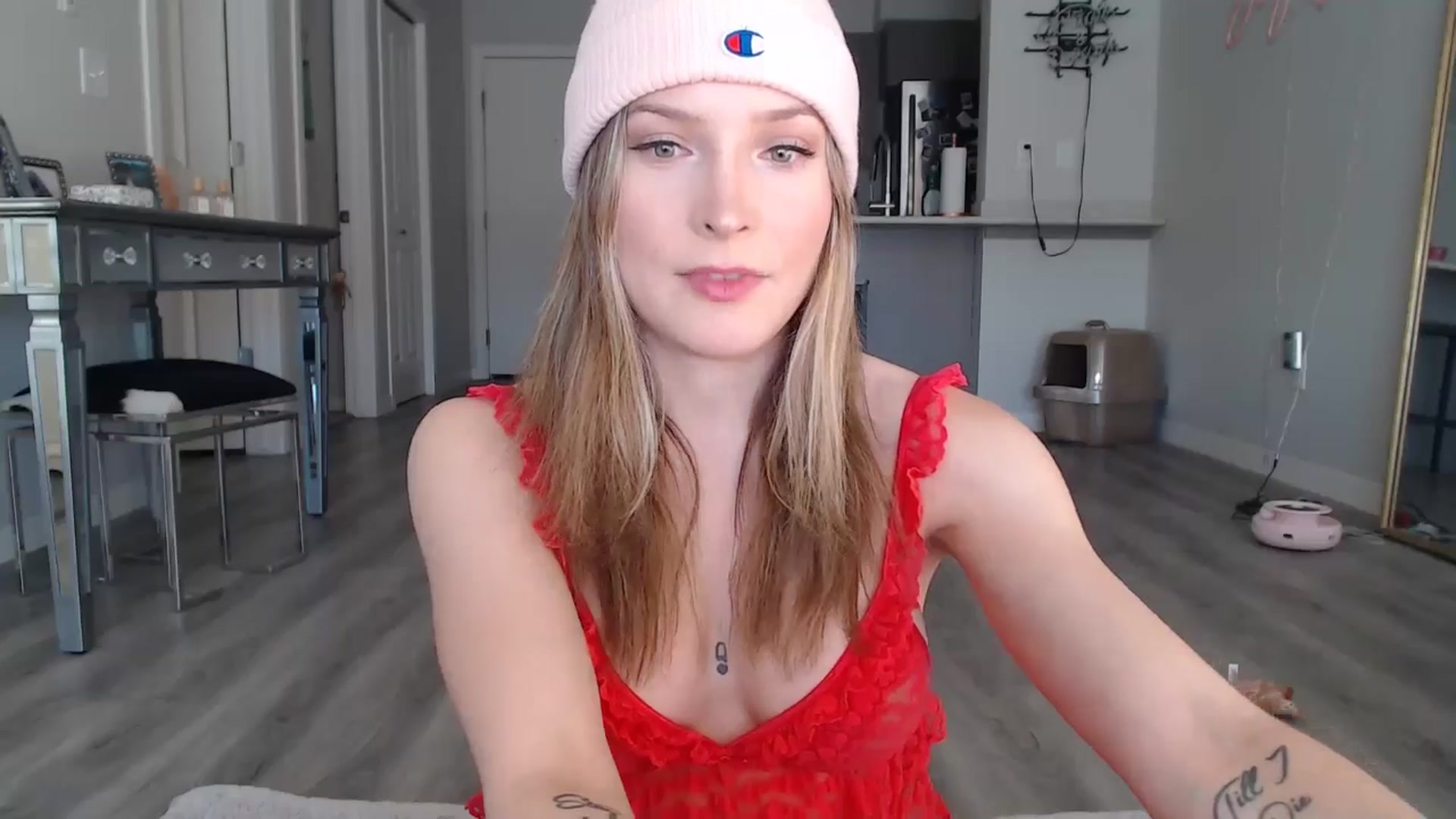 Gallery image thumbnail from AlexisWildest's myfreecams stream on, 02/04/2025, 24:47 image 6 of 20