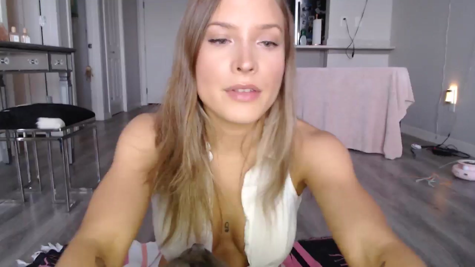 Gallery image thumbnail from AlexisWildest's myfreecams stream on, 02/06/2025, 24:30 image 10 of 20
