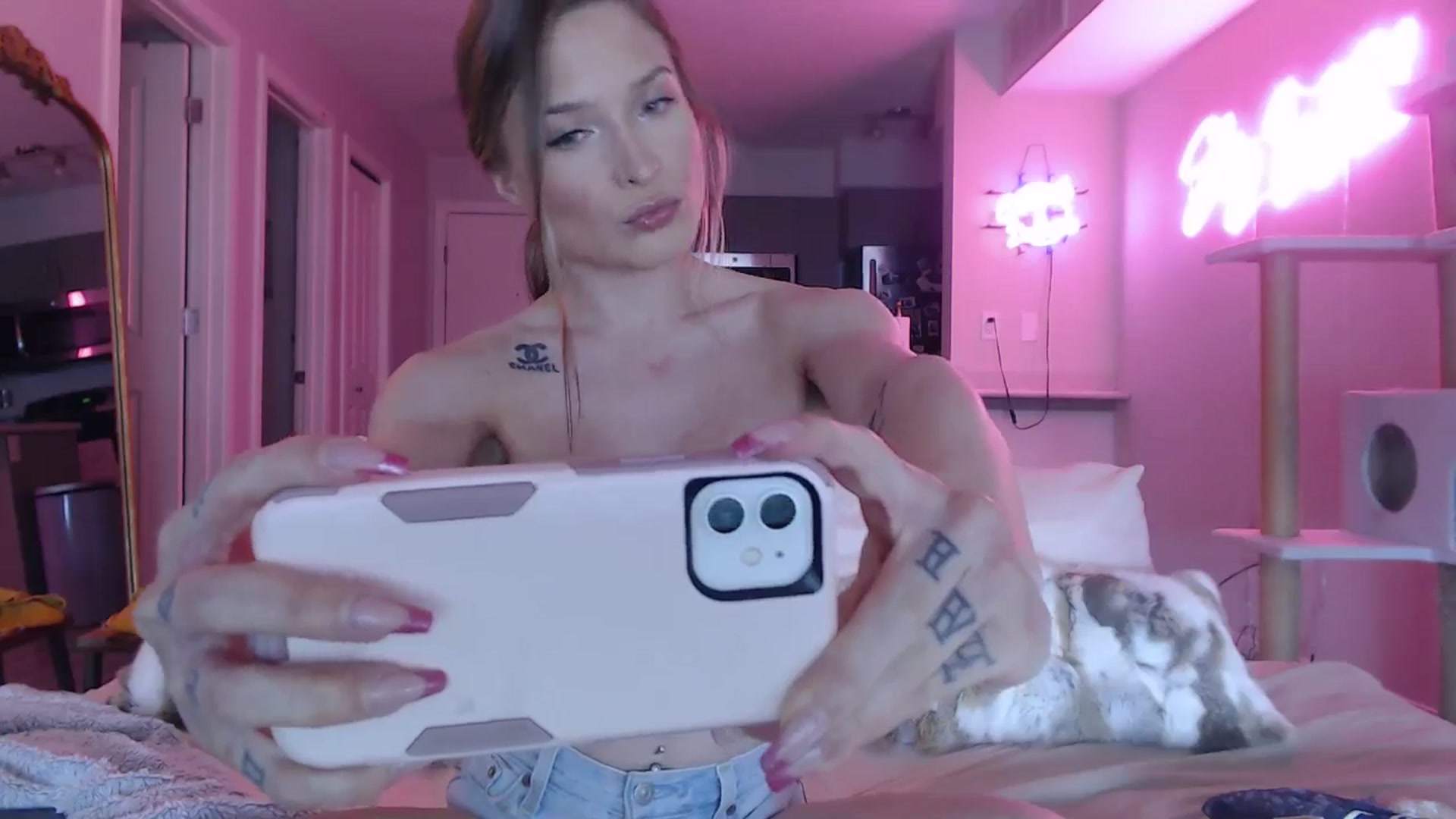 Gallery image thumbnail from AlexisWildest's myfreecams stream on, 03/01/2025, 24:38 image 7 of 20