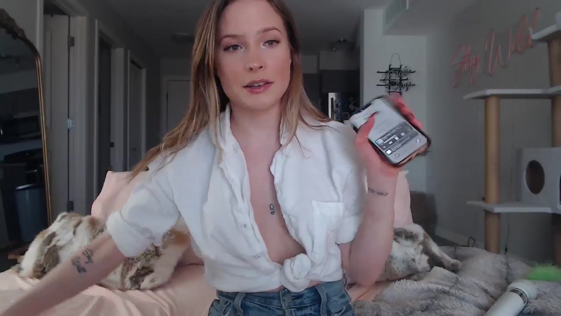 Gallery image thumbnail from AlexisWildest's myfreecams stream on, 03/15/2025, 19:46 image 16 of 20