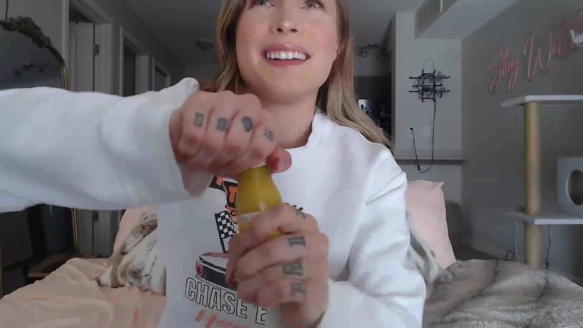 Gallery image thumbnail from AlexisWildest's myfreecams stream on, 03/16/2025, 20:14 image 8 of 20